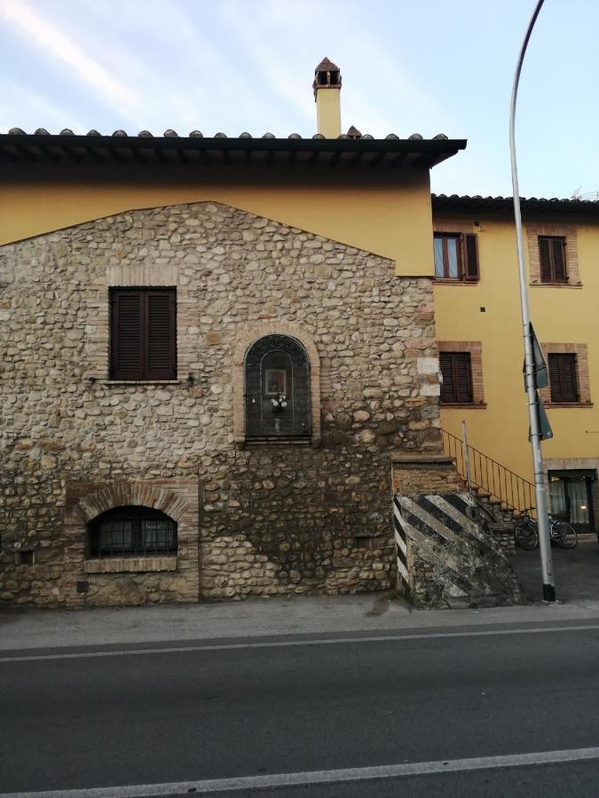 Sulle Orme Di Francesco Appartamento Blu Бастия Умбра Екстериор снимка